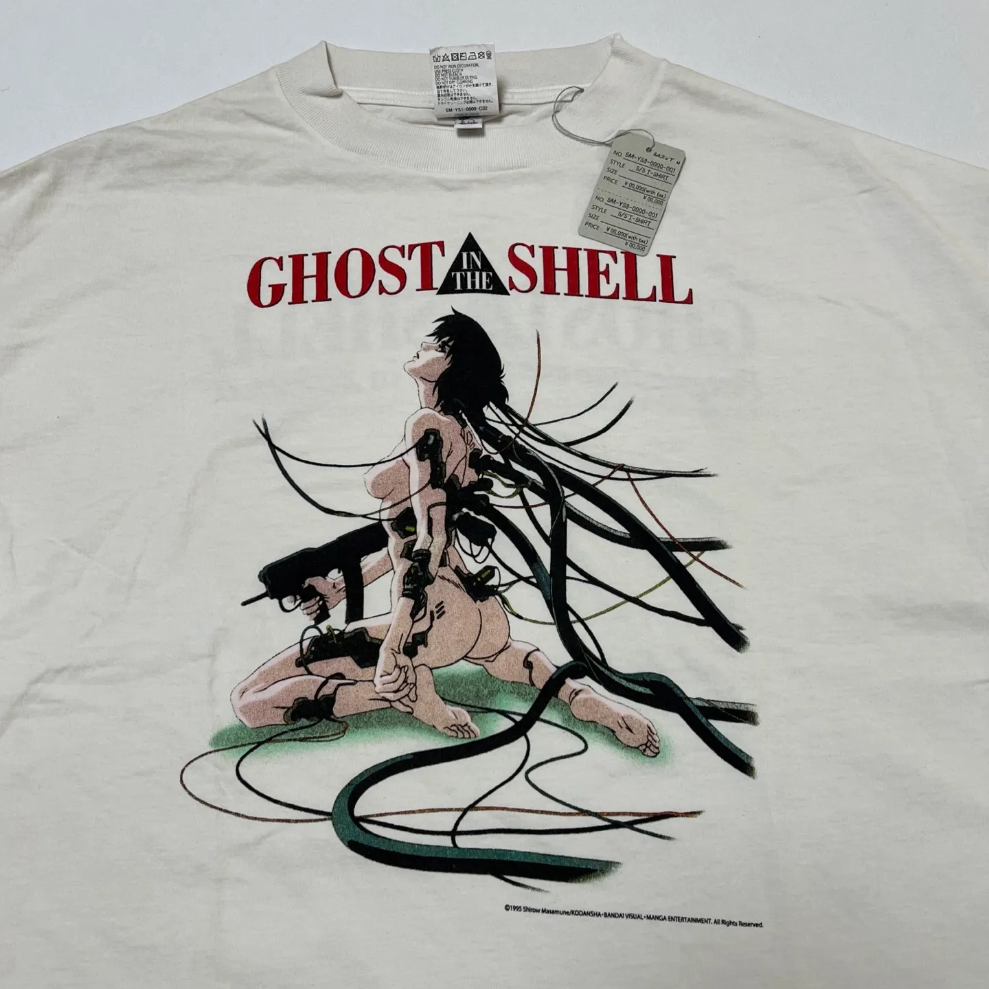 SAINT Mxxxxxx x GHOST IN THE SHELL ' GITS ' SS TEE/WHT Classic Big IP Ghost in the Shell co-branded Suzi Charge/Suzi Character TEE Off-white S-XL Cylindrical side seamless fabric 220g high gram weight OE yarn ⚠️Note: It is almost meaningless if it is not a cylindrical fabric Customized joint main mark/joint wash mark/little angel anti-counterfeiting label Original factory level printing factory Top purchasing agent level